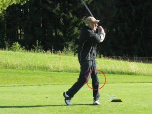 Golfschwung Knie